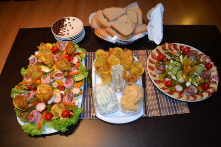 Obložené misy a zemiakové ruže